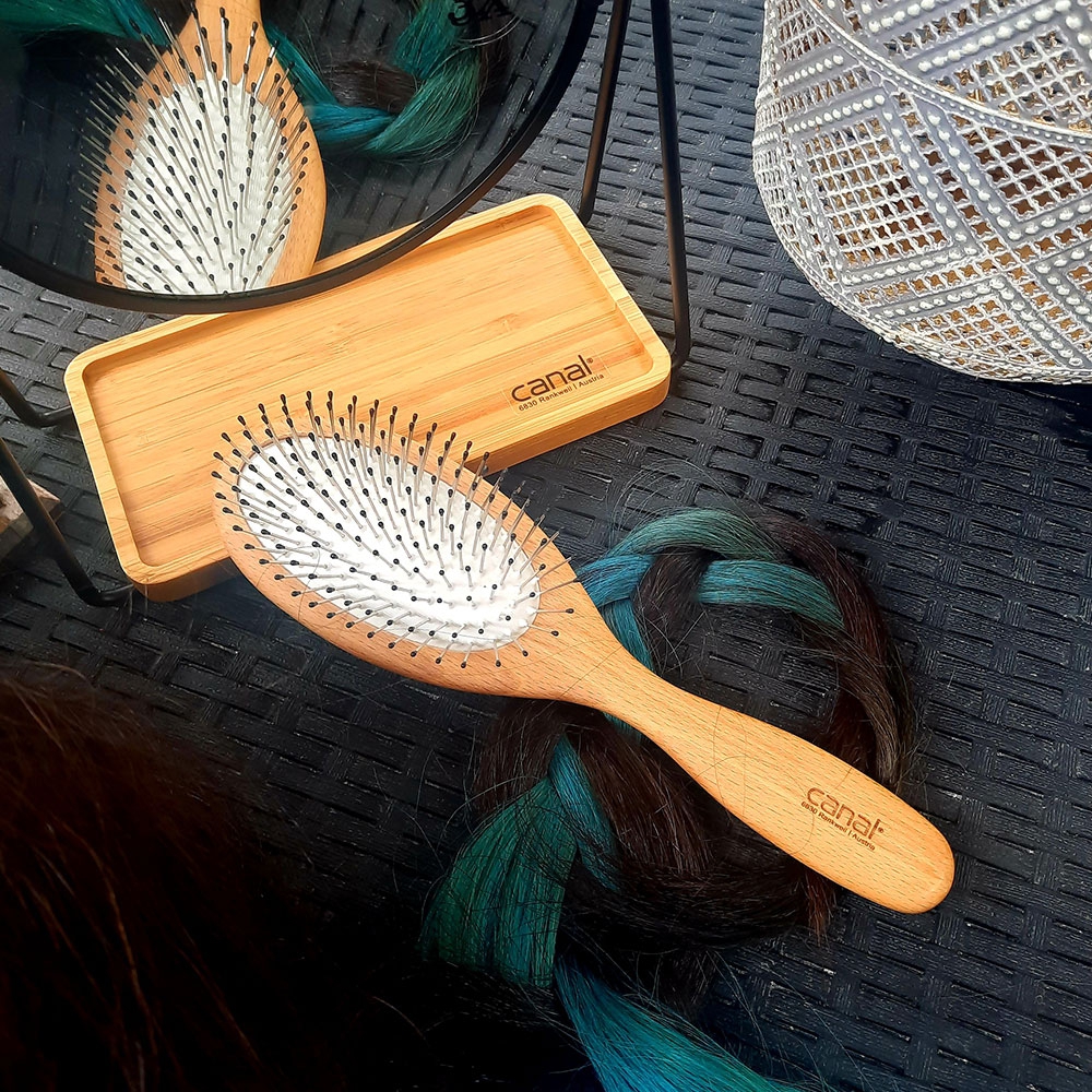 Haarbürste mit feinen Metallstiften