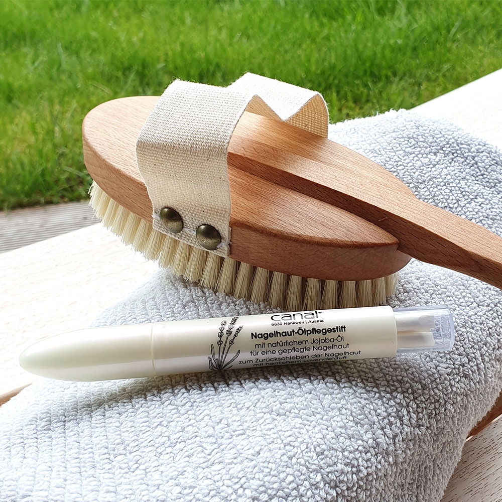 bathbrush with a detachable handle